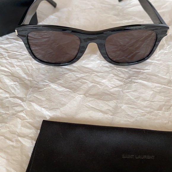 Authentic Saint Laurent sunglasses 🕶 - Picture 7 of 13